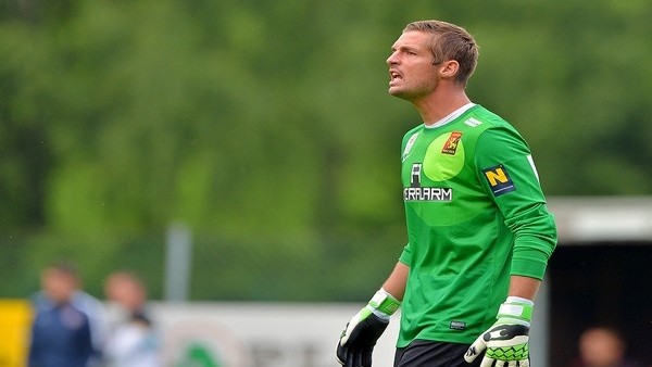 Uyuşuk kalecinin sonu!