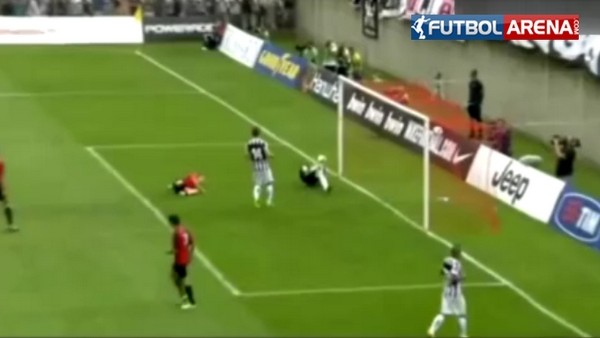 Tevez Juventus forması ile ilk golünü attı!