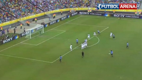 Cavani parmak ısırttı!