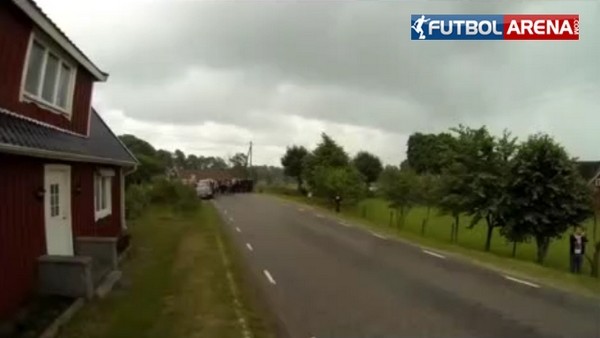 İsveç'te yumruk yumruğa holigan dövüşü