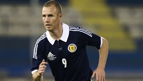 Kenny Miller'den akıl dolu bir gol!
