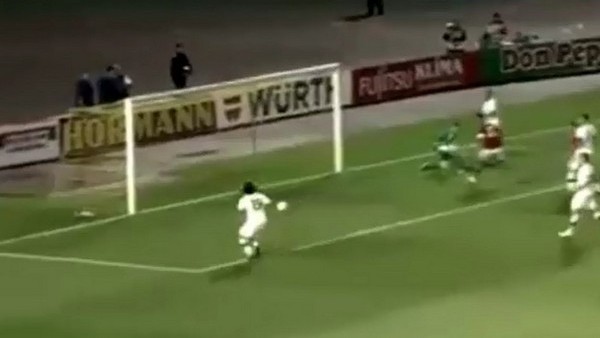 Jiracek, kaçırdığı gole kendisi bile inanamadı! 