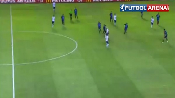 Kaleci hayatının golünü yedi!