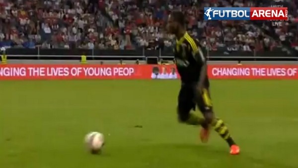 19'luk yetenekten ManU kalesine muhteşem gol