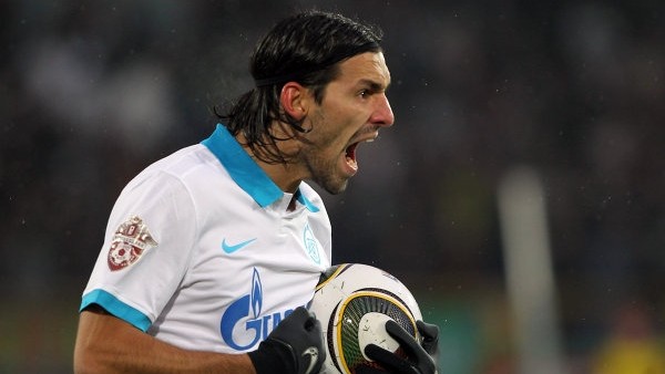 Danny Alves'den akıl dolu bir gol!