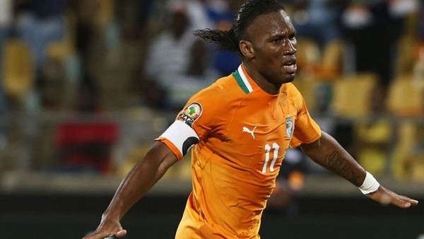 Drogba ters köşeye yatırdı!