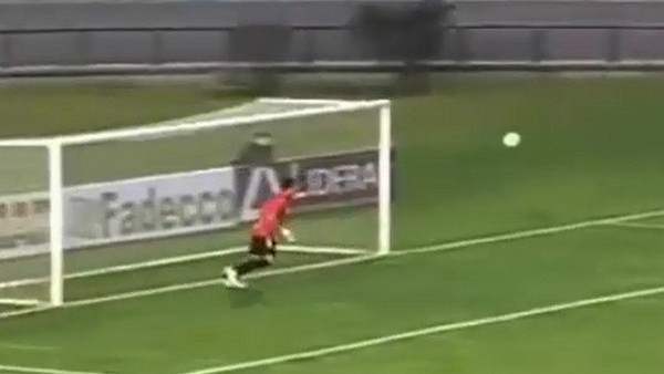 Bu kaleci insanı kanser eder!