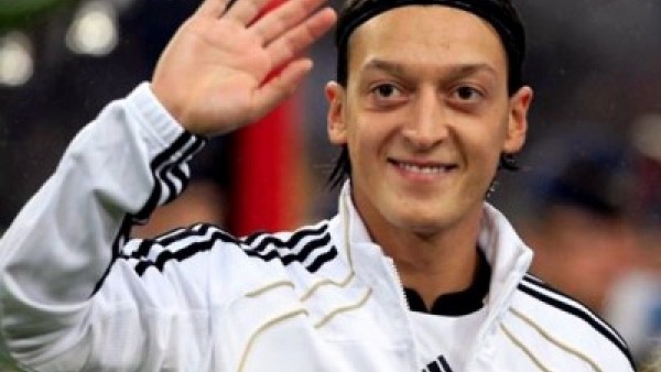 Mesut Emirates'e ayak bastı!