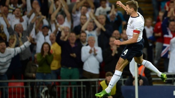 Gerrard uzaktan müthiş attı!