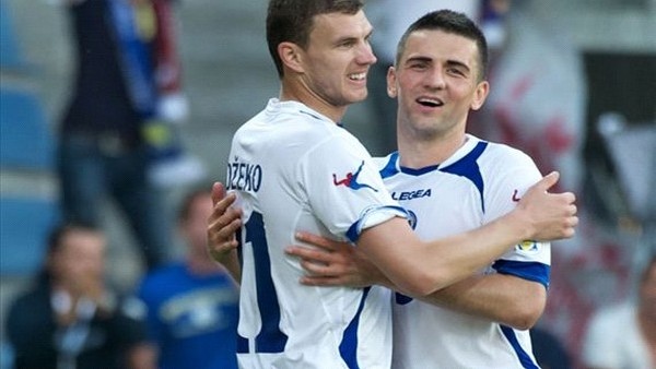 Boşnak futbolcu müthiş attı, spiker çıldırdı!