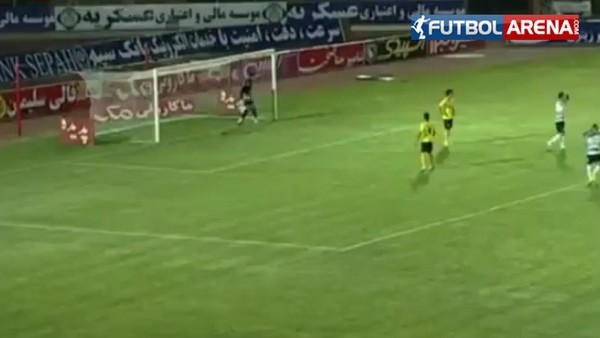 İran bu golle sallandı! | 40 metreden kaleye ateş etti...