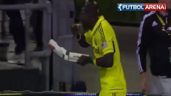 Sonunda bu da oldu! Gol sevincini pizza yiyerek kutladı!