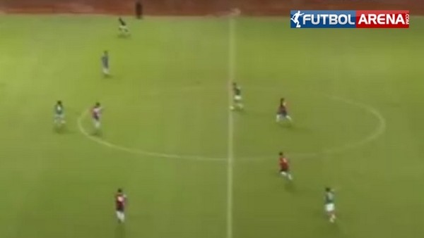 Bu gol kaçar mı? | Ne yaptın Chicharito?