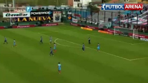 Futbol sahasını ringe çevirdiler!