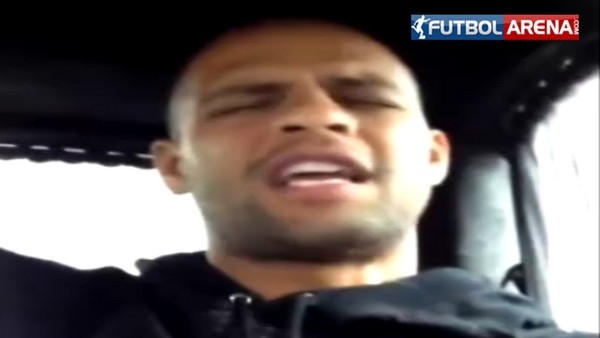 Felipe Melo'nun keyfi yerinde!