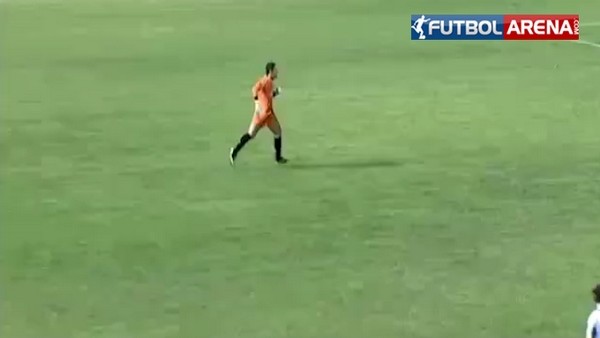 Kaleciden rövaşata golü!