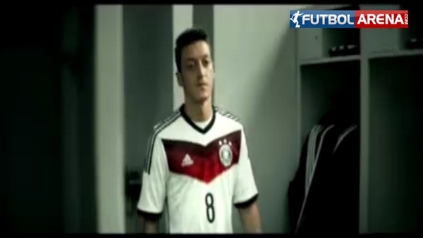 Almanya Milli Takımı'ndan Mesut Özil'li tanıtım!