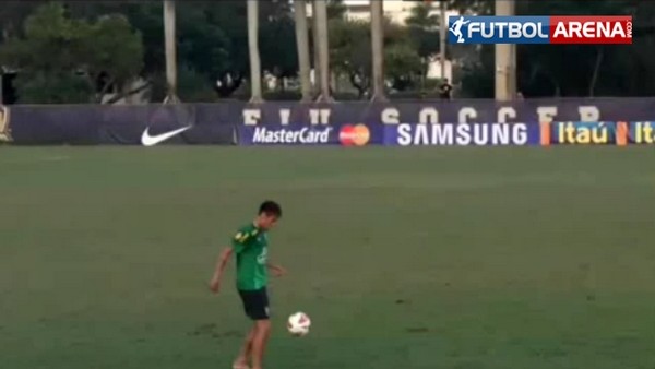 Neymar, bu kez de çıplak ayakla şov yaptı!