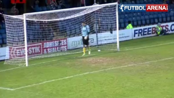 40 metreden kendi kalesine gol