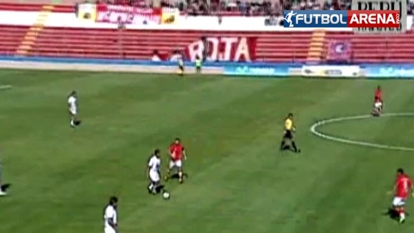 60 metreden gol! Kalecinin büyük hatası...