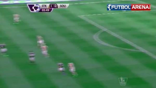 Premier Lig'de kaleciden müthiş gol!