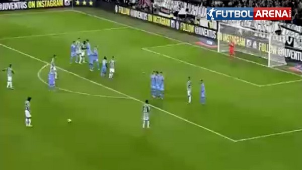 Pirlo'dan Napoli ağlarına muhteşem frikik golü!