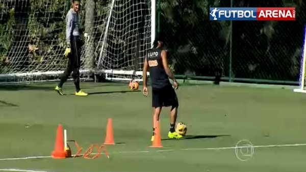 Ronaldinho idmanda inanılmaz attı!