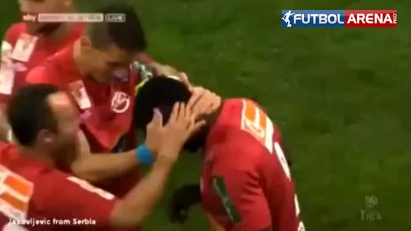 Ayakkabısız Tazameta'dan çılgın bir gol!