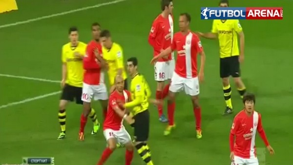 Aubameyang frikikten affetmedi!