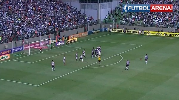 Ronaldinho frikikten harika attı!