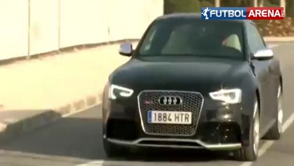 2 genç kız Ramos'un önünü kesti ve...