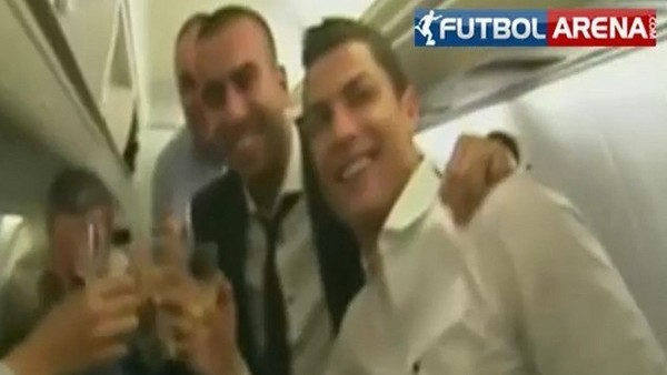 Ballon d'Or ödülünü uçakta kutladılar!