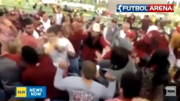 Kadın taraftar tribünde olay çıkardı