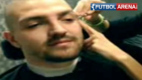 Caner'i eşi traş etti