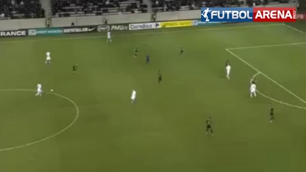 Berbatov ilk golünü yatarak attı...