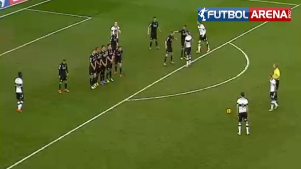 85'de gelen müthiş frikik Derby'i uçurdu!