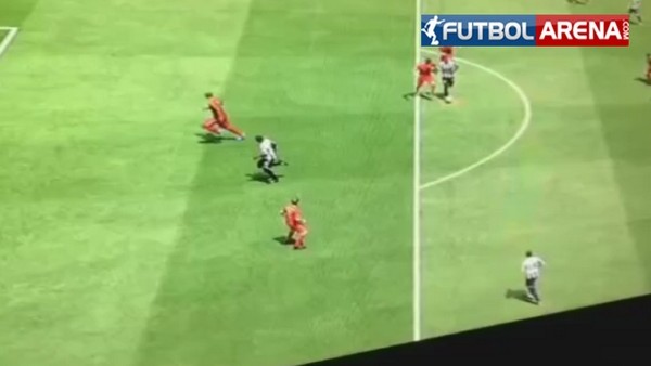 FIFA 14'te güldüren olay!