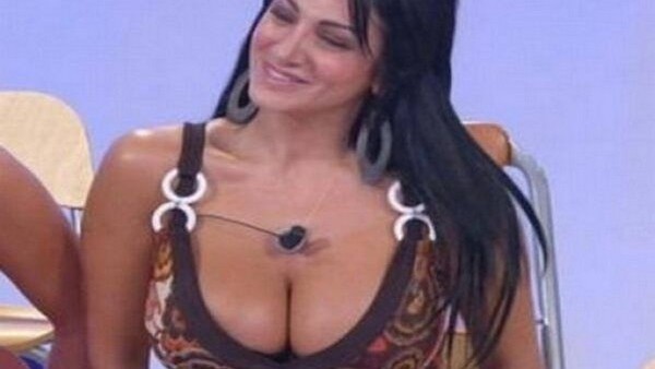 Napoli golü attı, seksi sunucu çıldırdı!