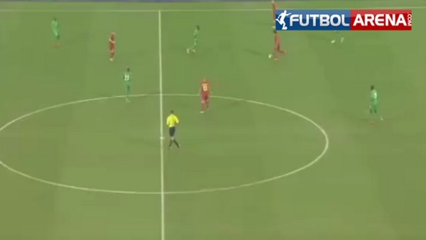 Ne yaptın sen Benteke? Bu da kaçar mı?