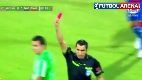 Futbol Tarihinin En Hızlı Kırmızı Kartı