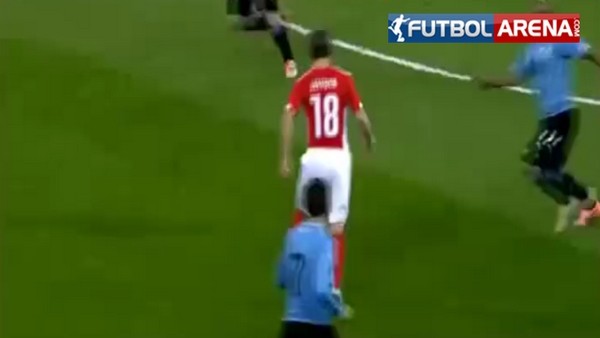 Trabzonsporlu Janko Muslera'yı avladı!