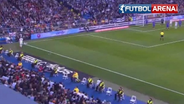 Ronaldo'dan çılgın bir kafa vuruşu!