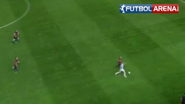 Amrabat top toplayıcıyı önce itti sonra gönlünü aldı