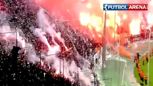 Paok Taraftarı Stadı Yaktı...