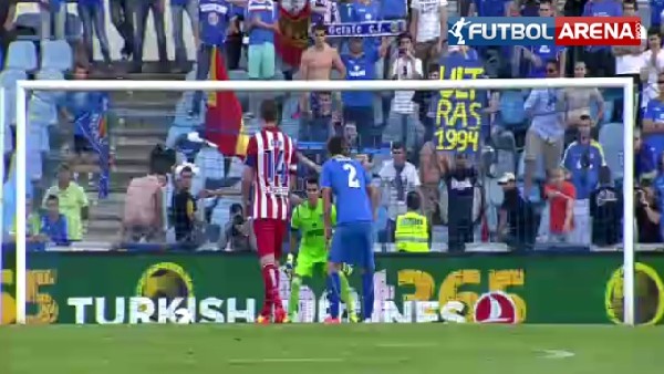 Bir penaltı için bu kadarı da yapılmaz ki! 