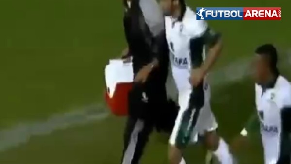 Kolombiya'da şok olay - Sağlık görevlisi kafa attı