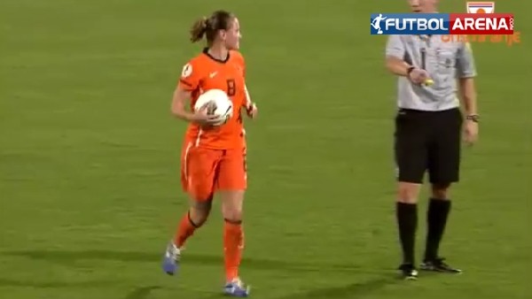 Yok böyle frikik | Kadın futbolunun Hooijdonk'u!