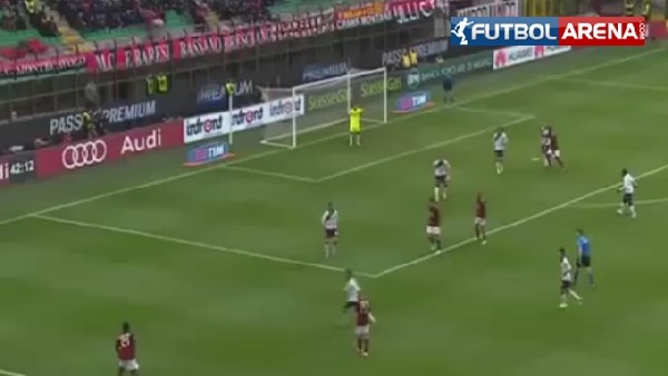 Balotelli havada asılı kaldı! Müthiş gol...