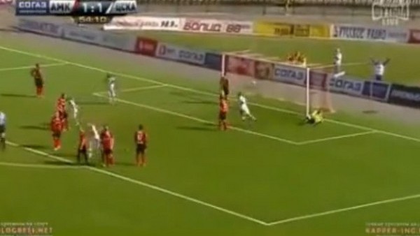 Devlerin gözdesi Zoran Tosic'den müthiş bir gol!