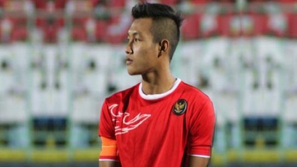 19 yaşındaki defans oyuncusu 50 metreden attı!